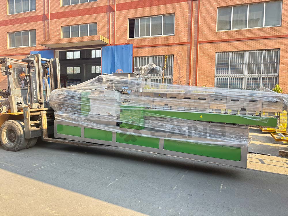 wpc decking extruder machine (2).jpg